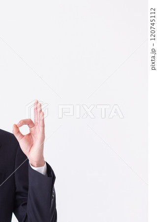 オッケーサインの手のポーズ　(写真素材) 120745112