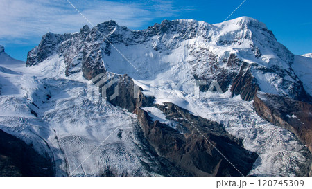 ゴルナーグラードからの絶景　ペンニネアルプス　ブライトホルン　スイス　ツェルマット 120745309