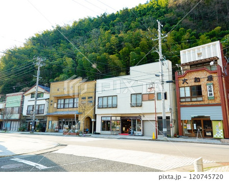 山形県鶴岡市あつみ温泉の風景より 120745720