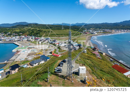 エンルム岬展望台から見る様似、日高山脈の風景 120745725
