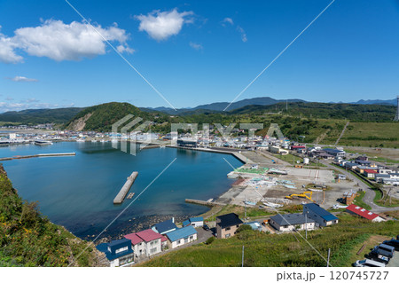 エンルム岬展望台から見る様似、日高山脈の風景 エンルム岬展望台から見る様似、日高山脈の風景 120745727