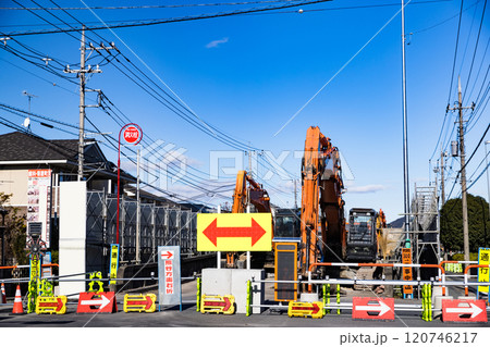 埼玉県秩父市　秩父陸橋解体工事　重機ユンボ 120746217