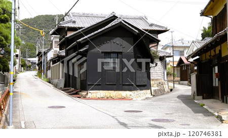 西脇市の三差路は横尾忠則さまのモデル 120746381
