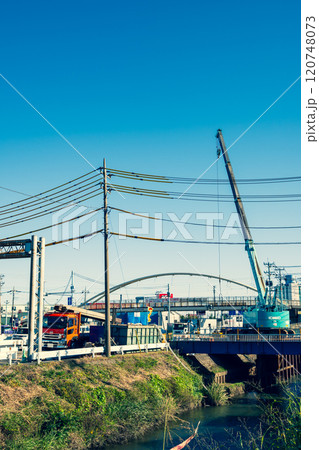 橋梁架け替え工事中の幹線道路 国道254号 2024.11　b-3 暖色寒色強調 120748073