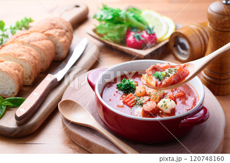 野菜たっぷりのミネストローネ（ 野菜スープ ） 120748160