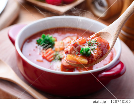 野菜たっぷりのミネストローネ（ 野菜スープ ） 120748169