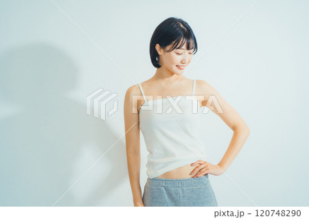 若い女性のダイエットイメージ　 120748290