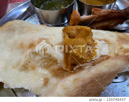 インド料理 ナンカレーのセットプレート インド料理 ナンカレーのセットプレート 120748437