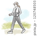 ウォーキングするミドル女性 120748503