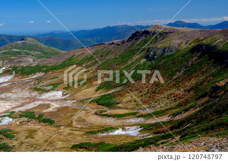 大雪山登山お鉢平　紅葉の日本百名山　北海道の絶景 120748797