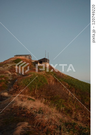 晩秋の日本百名山「飯豊山」本山小屋 120749220