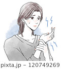 手に不調のあるミドル女性 120749269