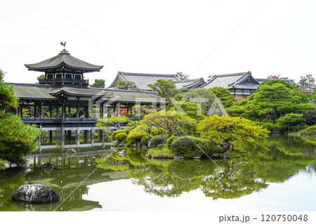 平安神宮(11月)　東神苑「泰平閣」 120750048