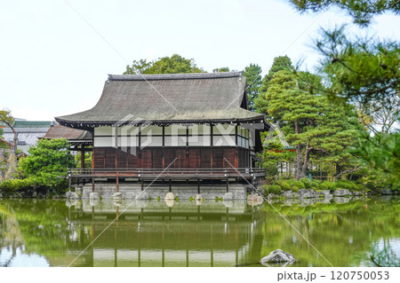 平安神宮(11月) 東神苑「尚美館」 平安神宮(11月) 東神苑「尚美館」 120750053