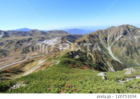 立山 地獄谷の絶景と稜線の美しさ 立山 地獄谷の絶景と稜線の美しさ 120751034