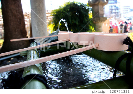 亀戸天神の手水舎 120751331