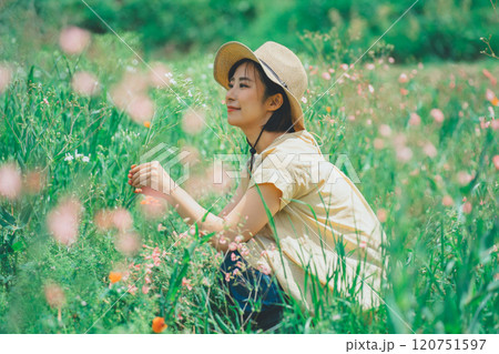 花農園で、お花摘み 花農園で、お花摘み 120751597