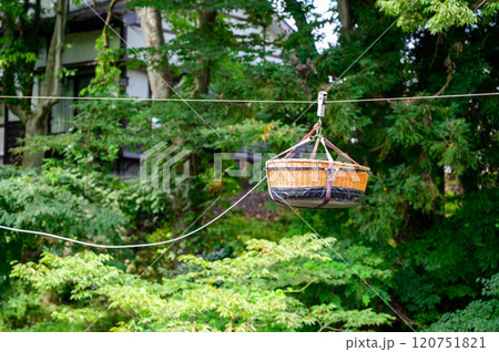 真夏の厳美渓の郭公だんご 120751821