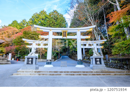 秋の三峯神社 三ツ鳥居 埼玉県秩父市 秋の三峯神社 三ツ鳥居 埼玉県秩父市 120751934