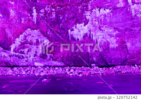 埼玉県・秩父 三十槌の氷柱 埼玉県・秩父 三十槌の氷柱 120752142