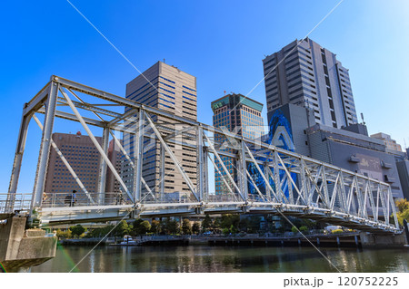東京　品川区　天王洲アイルの都市風景　天王洲ふれあい橋 120752225