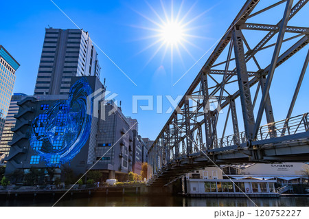 東京　品川区　天王洲アイルの都市風景　天王洲ふれあい橋 120752227