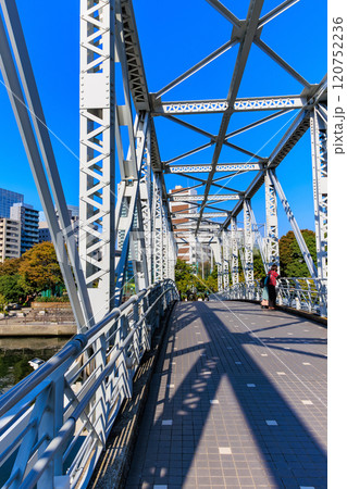 東京　品川区　天王洲アイルの都市風景　天王洲ふれあい橋 120752236