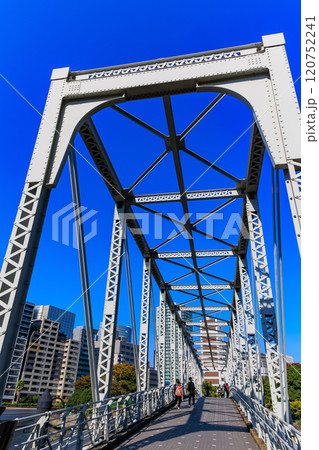 東京　品川区　天王洲アイルの都市風景　天王洲ふれあい橋 120752241