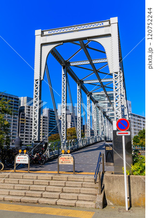 東京　品川区　天王洲アイルの都市風景　天王洲ふれあい橋 120752244