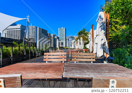 東京 品川区 天王洲アイルの都市風景 天王州アイル第三水辺広場(ボードウォーク) 東京 品川区 天王洲アイルの都市風景 天王州アイル第三水辺広場(ボードウォーク) 120752251