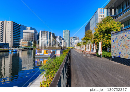東京 品川区 天王洲アイルの都市風景 天王州アイル第三水辺広場(ボードウォーク) 東京 品川区 天王洲アイルの都市風景 天王州アイル第三水辺広場(ボードウォーク) 120752257