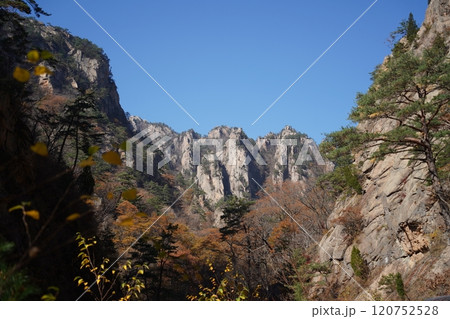 Autumn scenery of Seoraksan, a famous mountain in Korea Autumn scenery of Seoraksan, a famous mountain in Korea 120752528