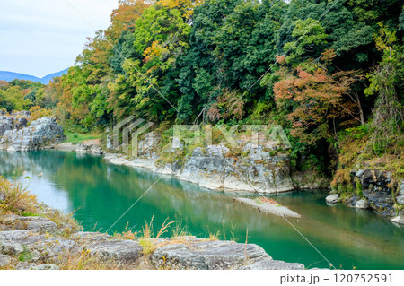 秋の長瀞渓谷 埼玉県長瀞町 秋の長瀞渓谷 埼玉県長瀞町 120752591