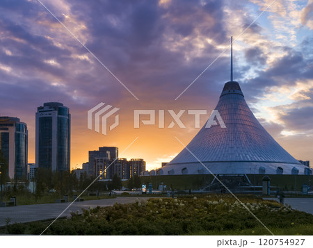 カザフスタン・アスタナ 夕暮れのカーン・シャティール / Khan Shatyr, Astana, カザフスタン・アスタナ 夕暮れのカーン・シャティール / Khan Shatyr, Astana, 120754927