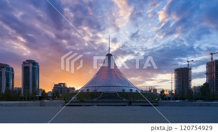 カザフスタン・アスタナ 夕暮れのカーン・シャティール / Khan Shatyr, Astana, 120754929