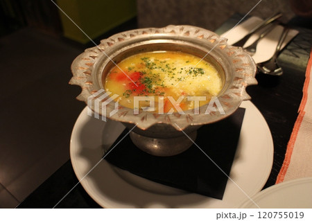 ボスニア料理　ボスニア風のチーズスープ 120755019