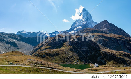 シュヴァルツゼーから　マッターホルンの絶景　スイス　ツェルマット 120755041