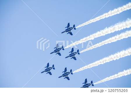 ブルーインパルスの曲芸飛行　(愛知県豊田市上空2024年11月21日) 120755203