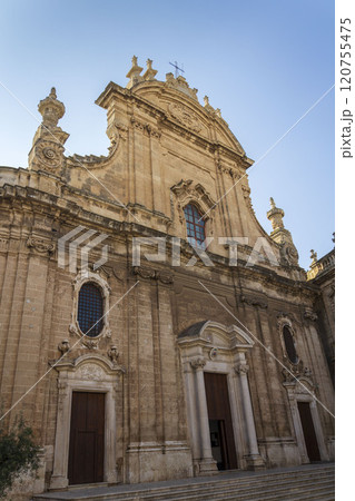 Domed Roman Catholic Monopoli cathedral, Basilica of the Madonna della Madia or Santa Maria della Madia, Monopoli, Apulia, Bari province, Italy Domed Roman Catholic Monopoli cathedral, Basilica of the Madonna della Madia or Santa Maria della Madia, Monopoli, Apulia, Bari province, Italy 120755475