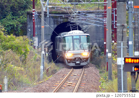 【電車クイズ】[001-答え]なんの電車でしょうか？(JR西日本223系) 120755512
