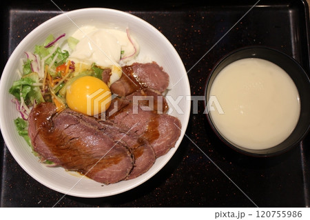 オーストリッチ（ダチョウ肉）丼とスープのセット 120755986