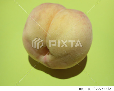 桃の果実 120757212