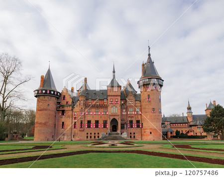 オランダの美しいお城　デハール城 120757486