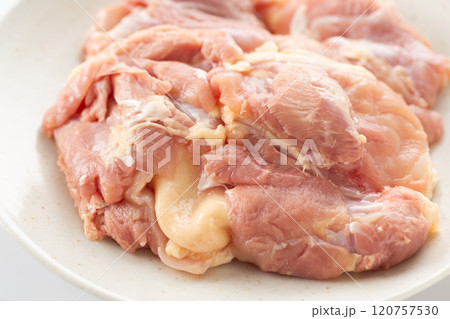 鶏もも肉 120757530