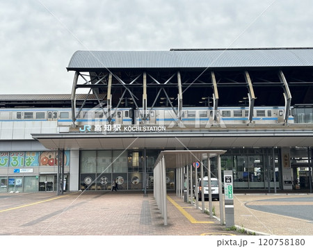JR高知駅 120758180