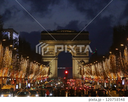 シャンゼリゼの冬のイルミネーション シャンゼリゼの冬のイルミネーション 120758548