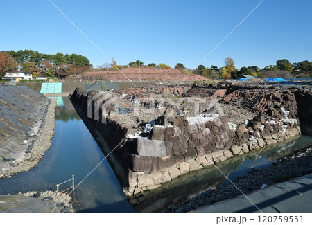 発掘された駿府城天守台の石垣 発掘された駿府城天守台の石垣 120759531