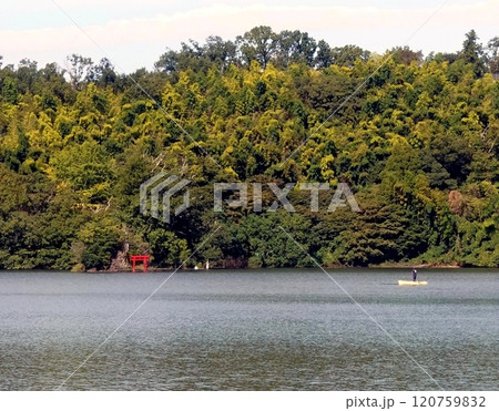 一碧湖の夏の終わりの風景 一碧湖の夏の終わりの風景 120759832