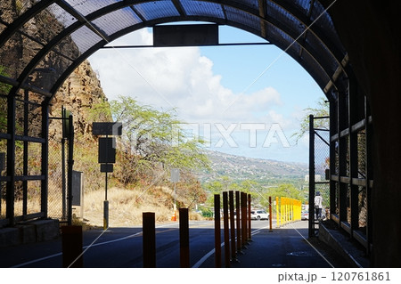 アメリカ ダイヤモンドヘッド 登山道 120761861