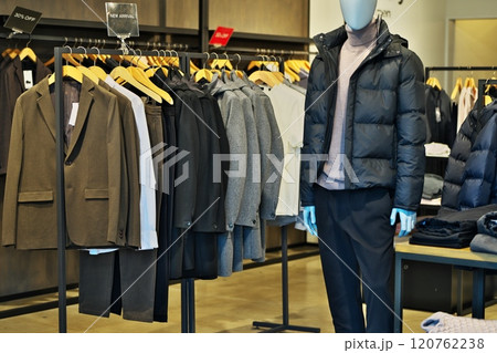 クリスマスセール真っ只中 120762238